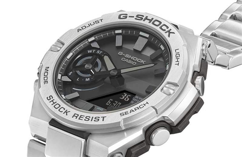 錶圈以多重加工處理，從各角度呈現優異的金屬質感。（G-SHOCK官網）