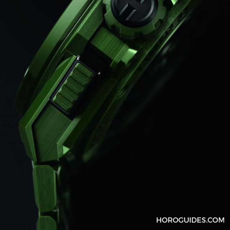 HUBLOT - 穿出正裝清爽感HUBLOT Big Bang Integrated彩色陶瓷鏈帶計(jì)時(shí)碼表