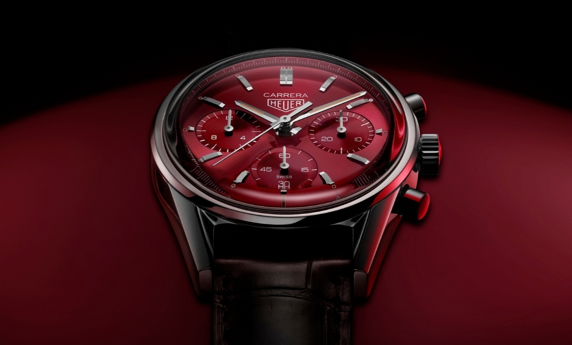 高調(diào)復(fù)古感！ TAG Heuer CARRERA紅面限量計(jì)時(shí)腕表