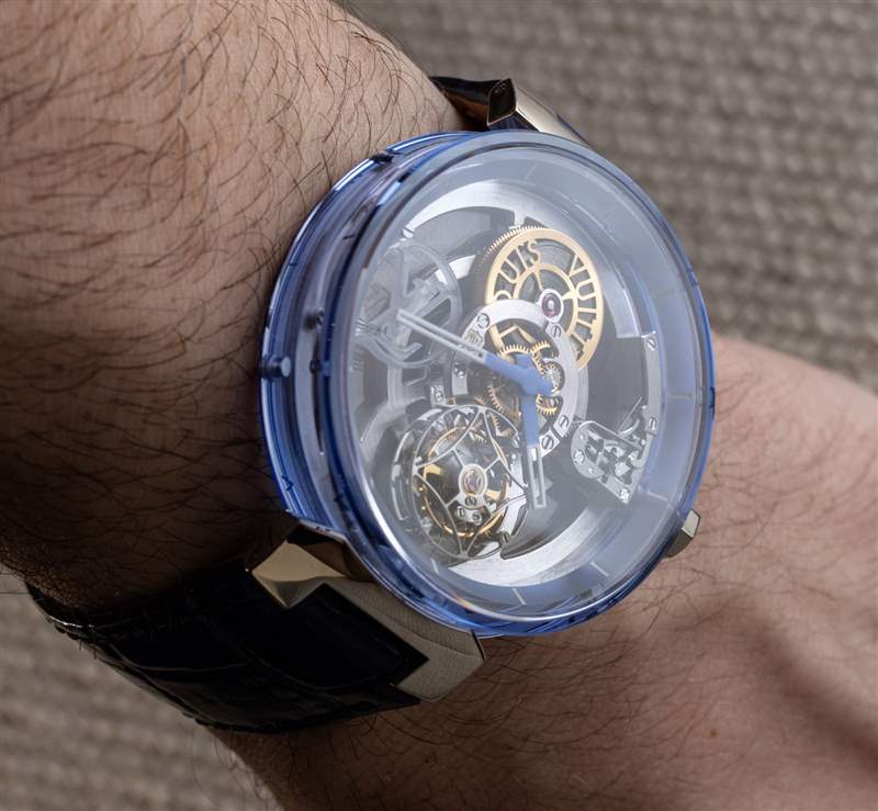 動手操作：路易威登 Tambour Moon Flying Tourbillon Poincon de Geneve 藍色藍寶石腕表