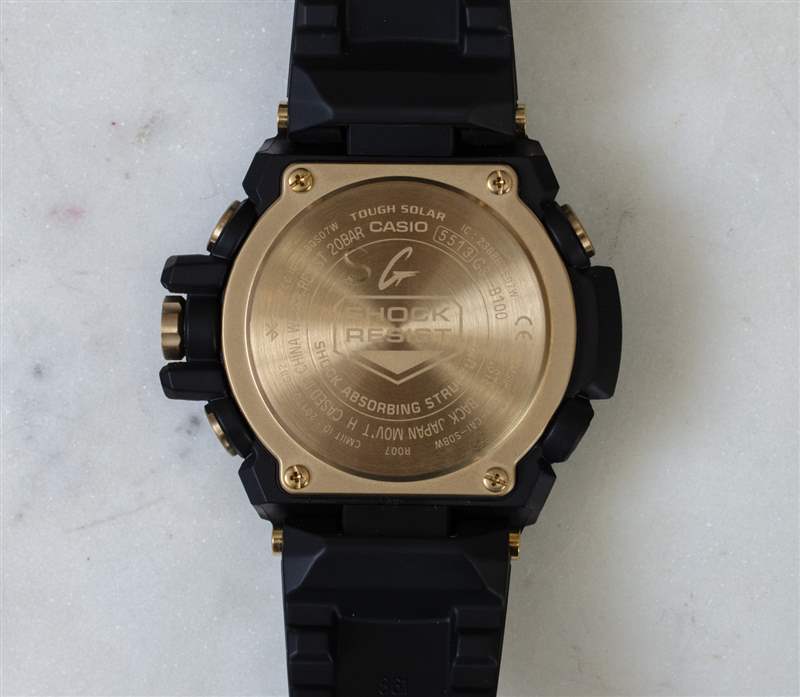 動手操作：卡西歐 G-Shock G-Steel GSTB100GC-1A 黑色和金色手表