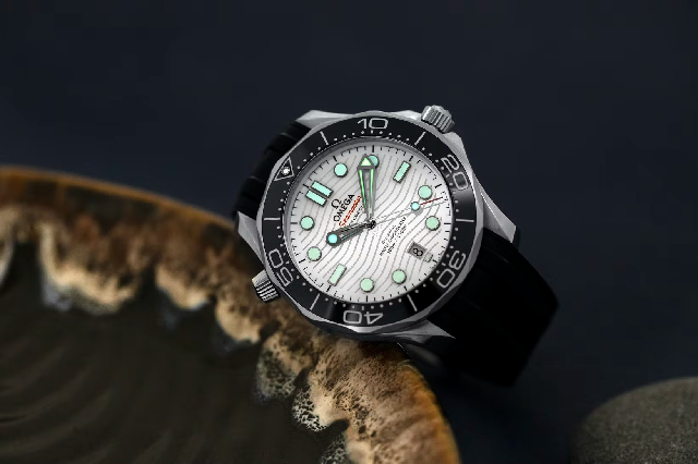 歐米茄 Seamaster Diver 300m 白色