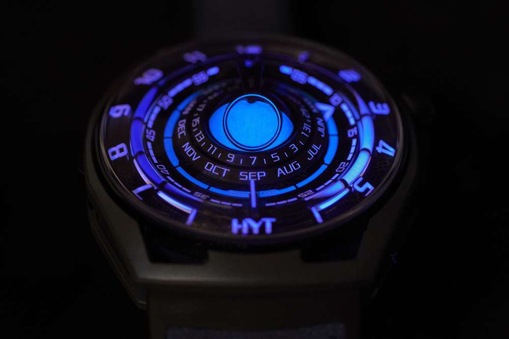 HYT Supernova Blue Moon Runner lume shot