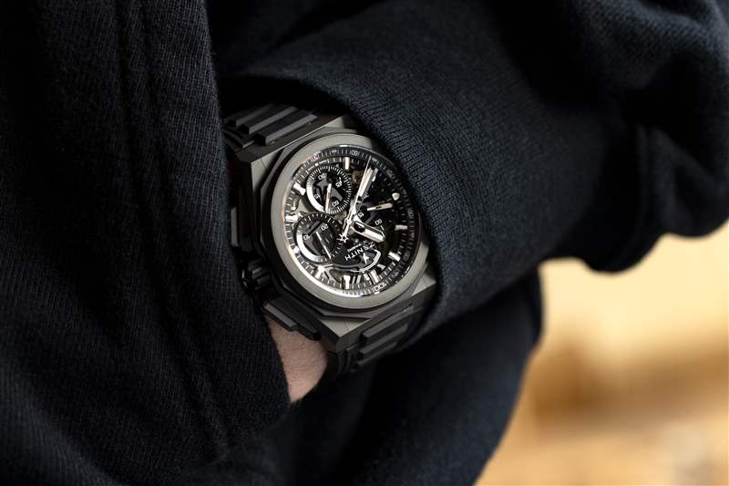 Zenith Defy Extreme 的手腕照片。