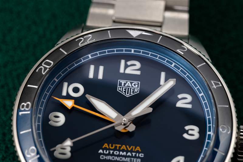 泰格豪雅 Autavia GMT 特寫鏡頭