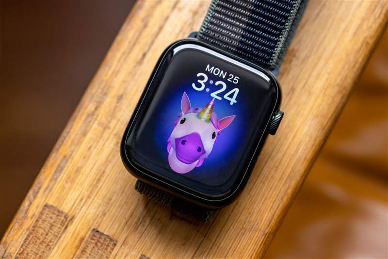 帶有獨角獸表情符號的 Apple Watch Series 7