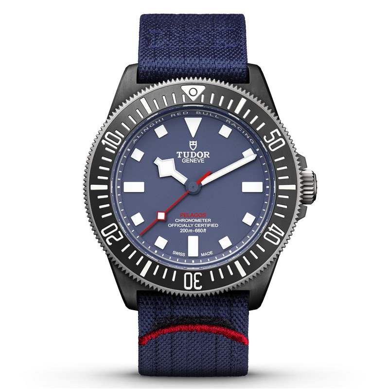 『新表』帝舵推出Pelagos FXD Alinghi Red Bull Racing Edition大三針腕表和計時碼表：碳復(fù)合材料表殼，藍白灰帆船色