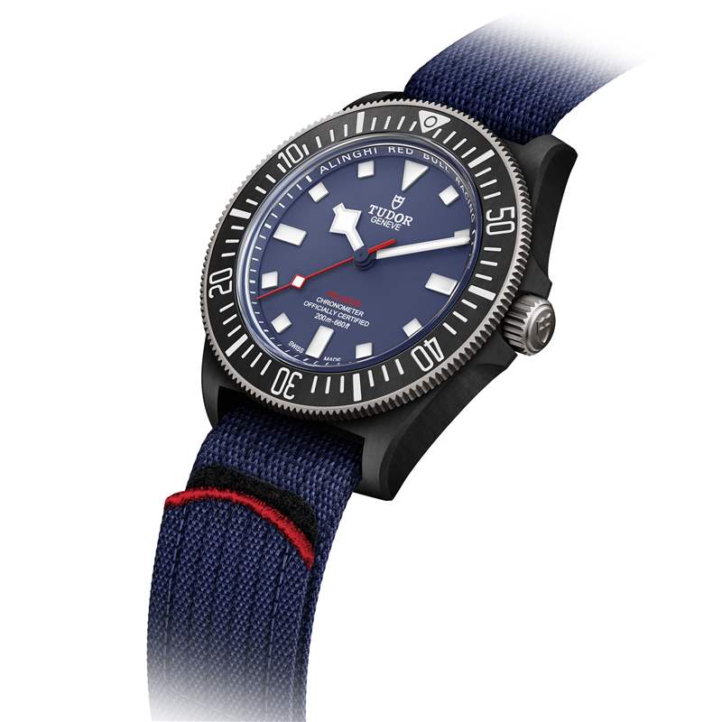 『新表』帝舵推出Pelagos FXD Alinghi Red Bull Racing Edition大三針腕表和計時碼表：碳復(fù)合材料表殼，藍白灰帆船色